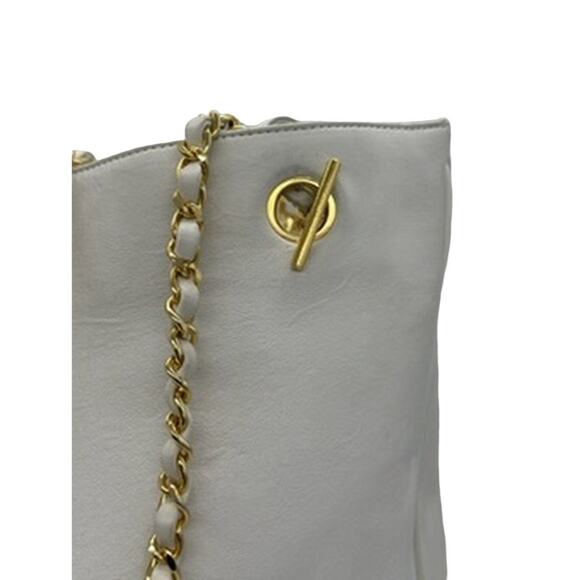 Chanel Vintage White Tote w/Gold hardware*BEAUTIFUL PIECE at bargain price! - Picture 5 of 14
